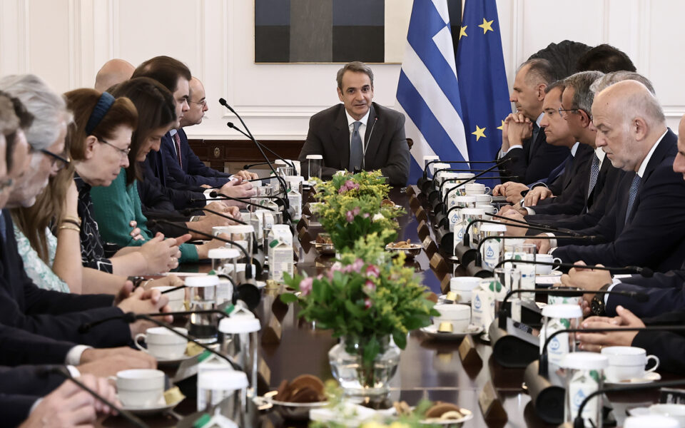 Mitsotakis sets reform agenda in first cabinet meeting after reshuffle, warns against complacency