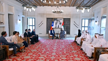 Photo: Mohammed bin Rashid meets with the President of Chile