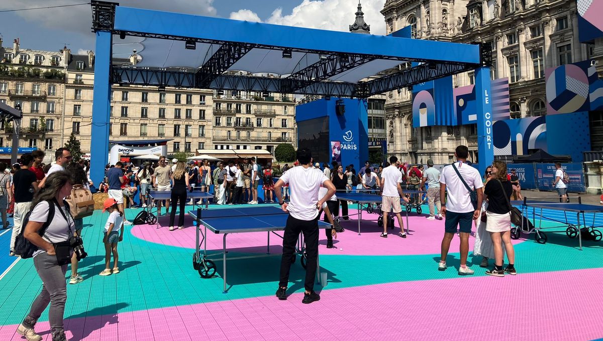 La terrasse des jeux devant l'hôtel de ville de Paris