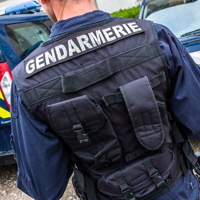 90 gendarmes de plusieurs unités fouilles le bois de Saulx en Haute-Saône.