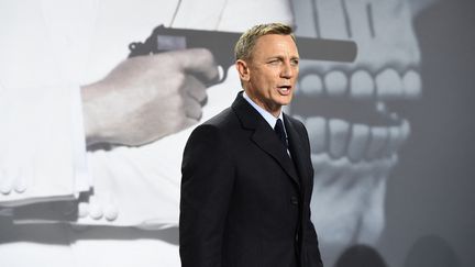 L'acteur Daniel Craig pose devant le photocall du film Spectre, le 28 octobre 2015 à Berlin, en Allemagne (TOBIAS SCHWARZ / AFP)