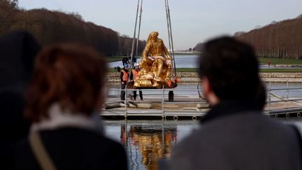 Le château de Versailles a retrouvé son célèbre bassin d'Apollon, statue-fontaine dorée en hommage au dieu-soleil, le 15 février 2024. (EMMANUEL DUNAND / AFP)