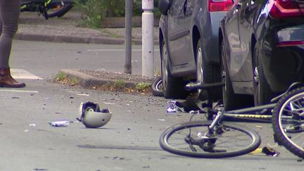 Mercredi 5 juin, un accident de la circulation impliquant un groupe de 12 enfants d’un centre de loisirs à vélo a eu lieu sur l'avenue Coligny de La Rochelle, en Charente-Maritime. (France 2)