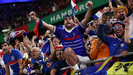 Les supporters français espèrent revivre l'émotion d'une qualification, après celle contre le Portugal en quarts de finale de l'Euro 2024, le 5 juillet dernier en Allemagne. (FRANCK FIFE / AFP)