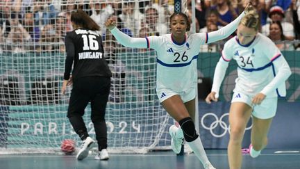 Pauletta Foppa célèbre un but contre la Hongrie, jeudi 25 juillet, en poules des Jeux olympiques. (DAMIEN MEYER / AFP)