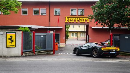 L'entrée originale de l'usine Ferrari à Maranello, en Italie, le 15 mai 2024. (DAVID DAVIES / MAXPPP)
