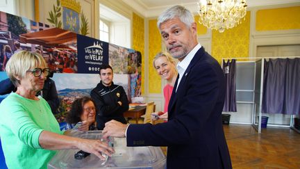 Laurent Wauquiez vote au Puy-en Velay (Haute-Loire), le 30 juin 2024. (LIONEL CIOCHETTO / L'ECHO REPUBLICAIN / MAXPPP)