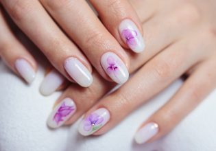 Vacation nails: Τα χρώματα και σχέδια νυχιών των διακοπών