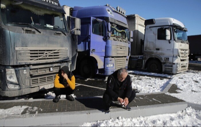 Число ожидающих выезда из России в Грузию грузовиков достигло 2,1 тыс