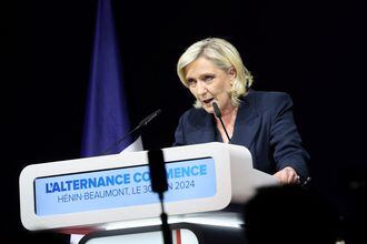 L'ancienne présidente du groupe parlementaire d'extrême droite Rassemblement National (RN) français Marine Le Pen prononce un discours lors de la soirée des résultats du premier tour des élections législatives à Hénin-Beaumont, dans le nord de la France, le 30 juin 2024.