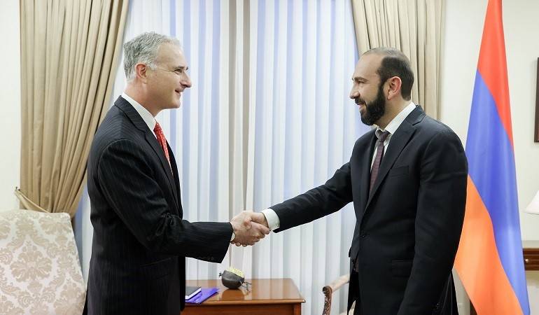 The meeting of the Minister of Foreign Affairs of Armenia with Louis Bono