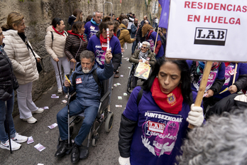 Protesta en Iruñea para denunciar la situación de las residencias.