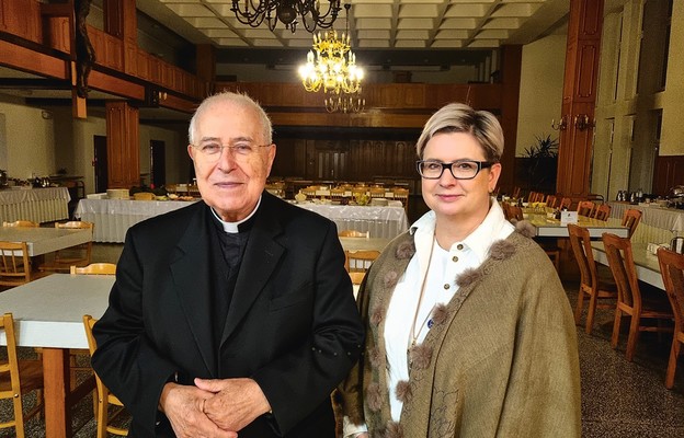 Agata Lewkowicz z o. Bernardem Ardurą, postulatorem procesu beatyfikacyjnego Roberta Schumana