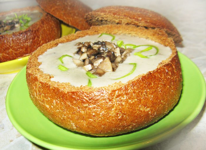 Чешский грибной суп в хлебе - рецепт с фото