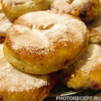Фото рецепта - Жареные пончики с ягодами по-вегетариански - шаг 4