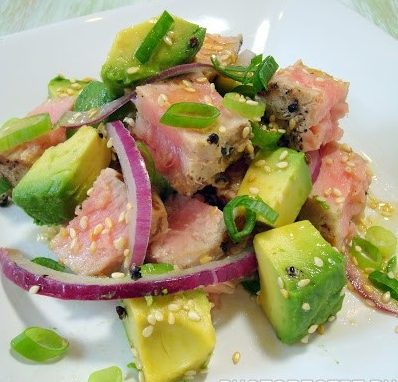 Пряный салат с тунцом и авокадо - рецепт с фото