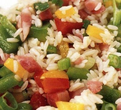 Салат с ветчиной, рисом и овощами - рецепт с фото