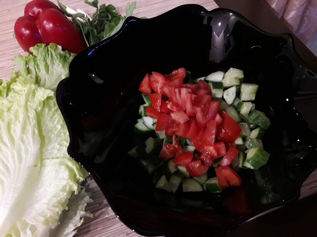 Фото рецепта - Салат «Свежесть» из овощей - шаг 3