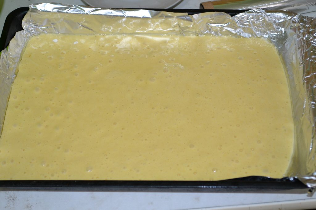 Фото рецепта - Бисквитный торт с творогом и апельсином - шаг 4