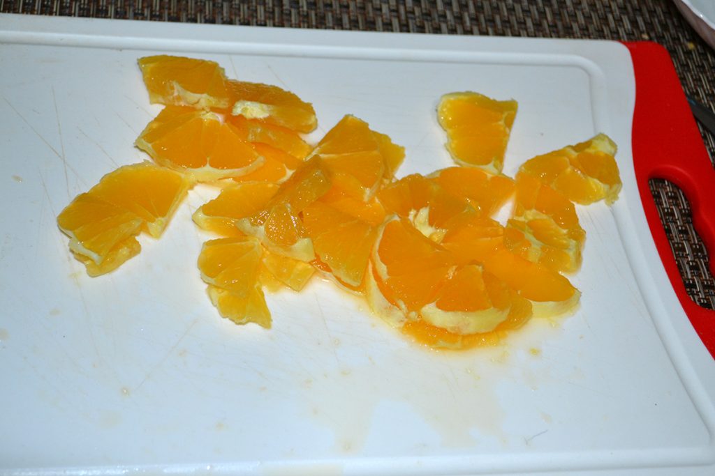 Фото рецепта - Бисквитный торт с творогом и апельсином - шаг 7