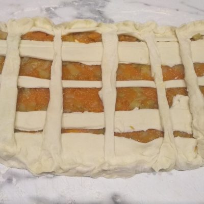 Фото рецепта - Быстрый пирог с яблоком и тыквой из слоеного теста - шаг 5