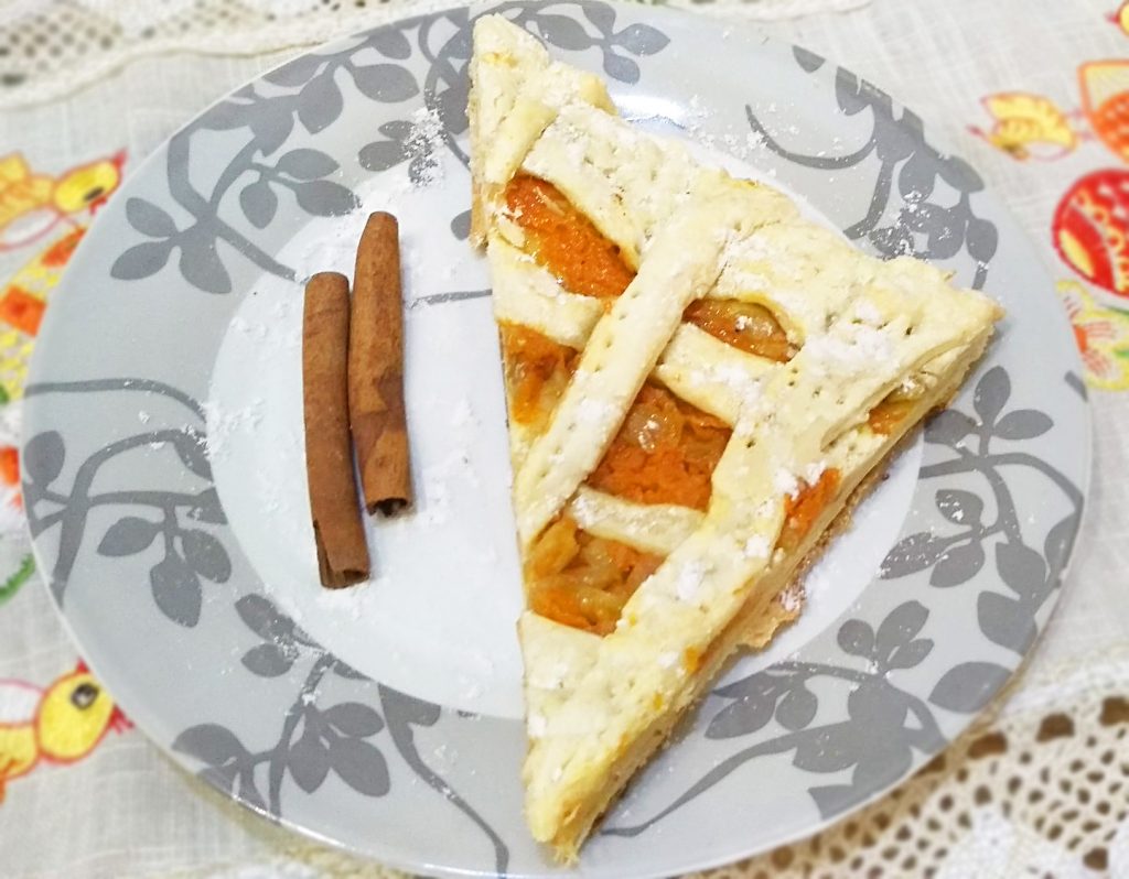 Фото рецепта - Быстрый пирог с яблоком и тыквой из слоеного теста - шаг 6