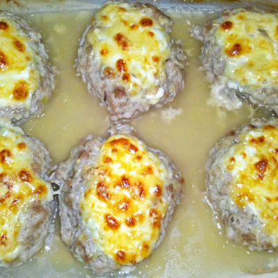Сочные мясные котлеты в духовке под сыром - рецепт с фото
