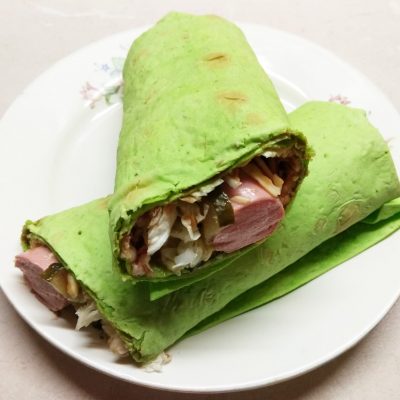 Домашняя шаурма с сосисками и пекинской капустой - рецепт с фото