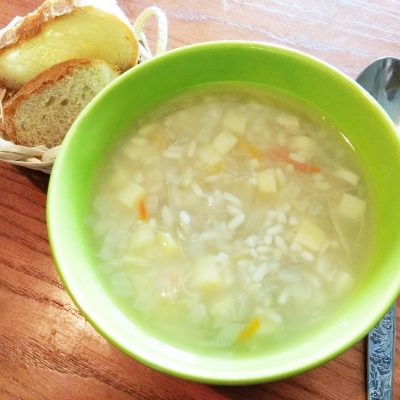 Суп из квашеной капусты и риса - рецепт с фото