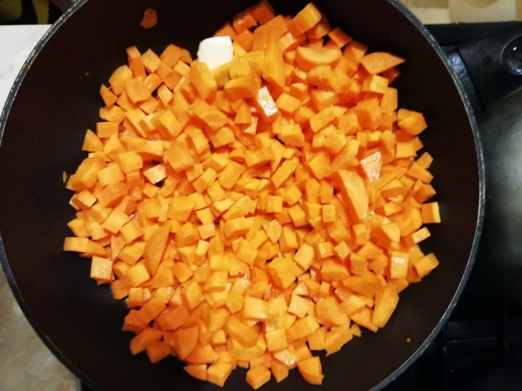 Фото рецепта - Жареные морковные котлеты - шаг 1