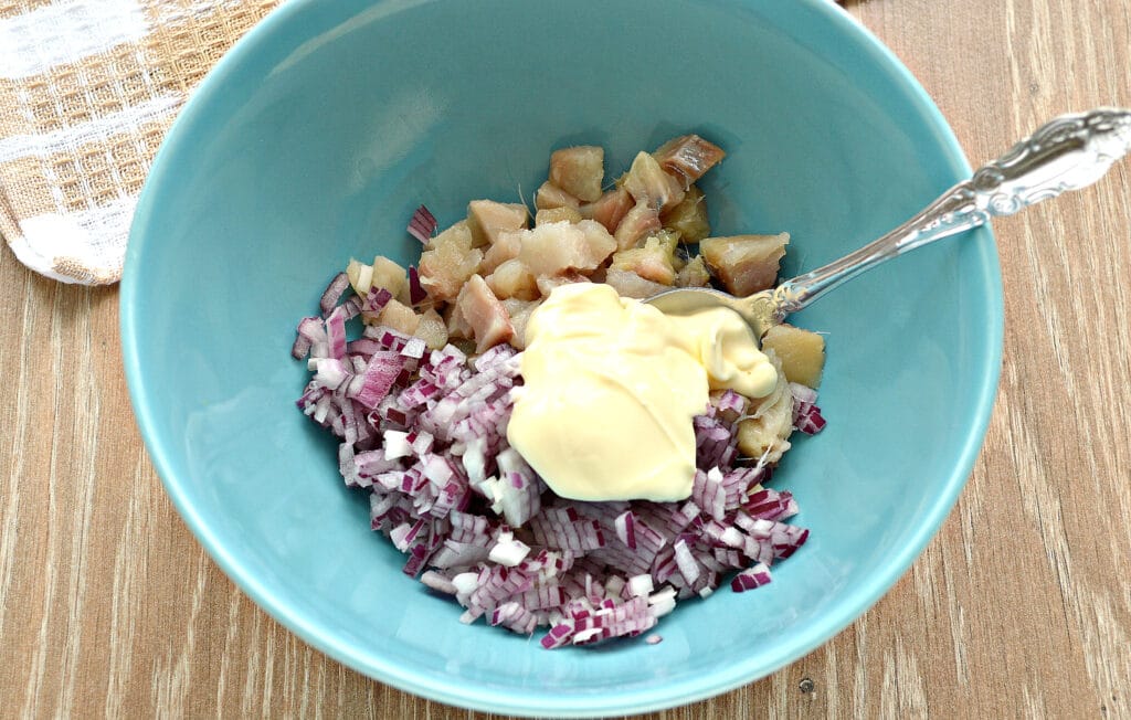 Фото рецепта - Слоеный салат «Селедка под шубой» без картошки - шаг 1