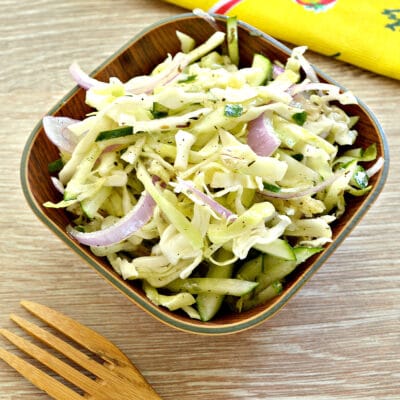 Капустный салат со сладким соусом - рецепт с фото