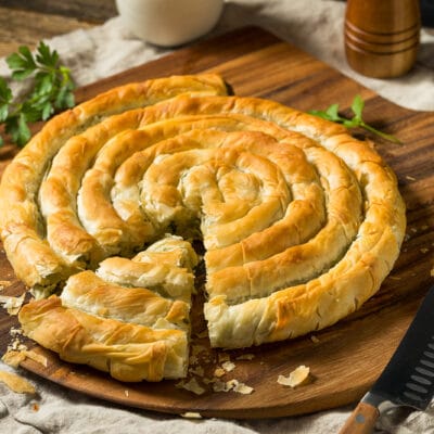 Пирог «Улитка» со шпинатом и сыром фета - рецепт с фото