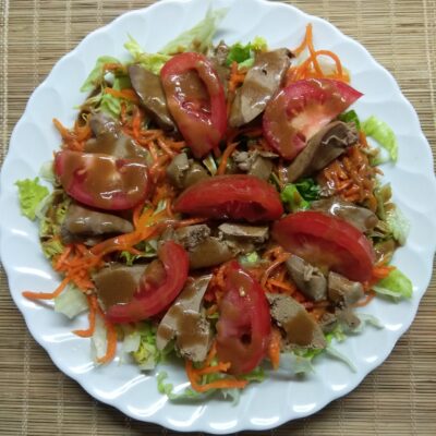Салат с куриной печенью и овощами - рецепт с фото