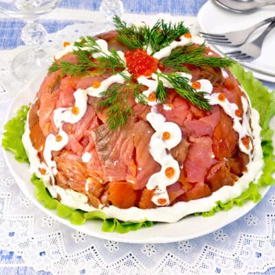 Слоеный салат из крабовых палочек и риса - рецепт с фото