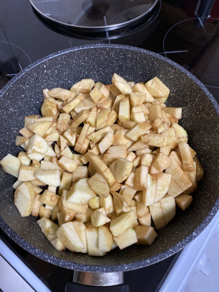 Фото рецепта - Пирожки с яблоками - шаг 9