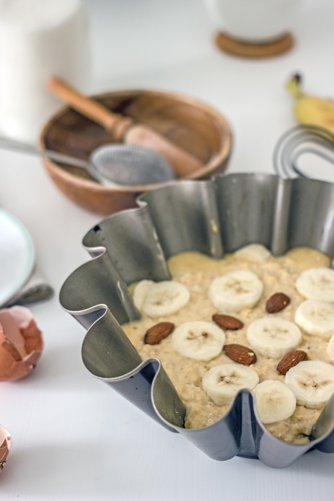 Фото рецепта - Кекс без сахара с бананом и орехами - шаг 7