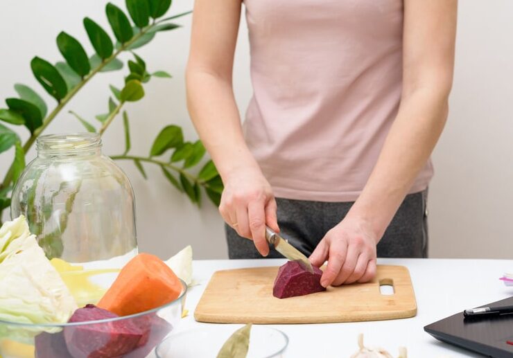 Фото рецепта - Маринованная капуста «Пелюстка» со свеклой и морковью - шаг 1