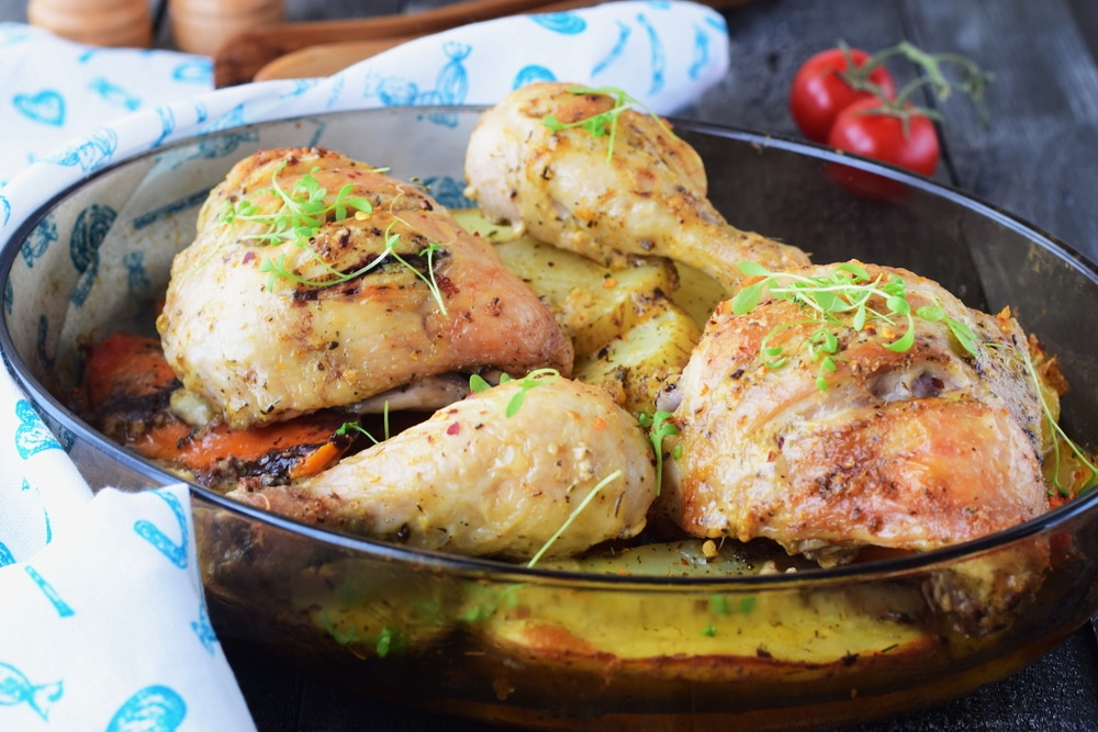 Фото рецепта - Куриные бедра и голень, запеченные с овощами - шаг 5