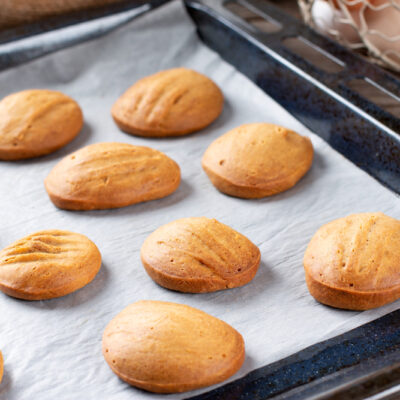 Идеальное песочное печенье на сметане - рецепт с фото