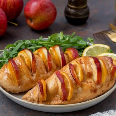 Запеченная курица «Хассельбек», фаршированная яблоками - рецепт с фото
