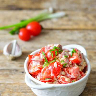 Салат из помидоров с сыром и колбасой - рецепт с фото