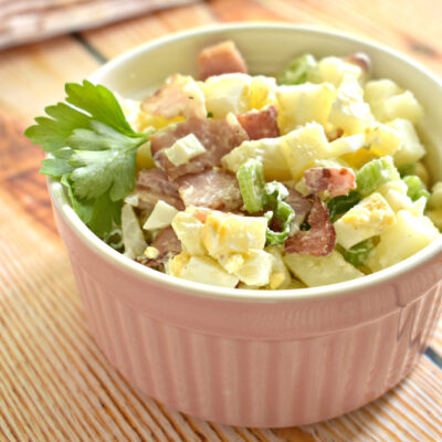 Теплый картофельный салат с беконом - рецепт с фото