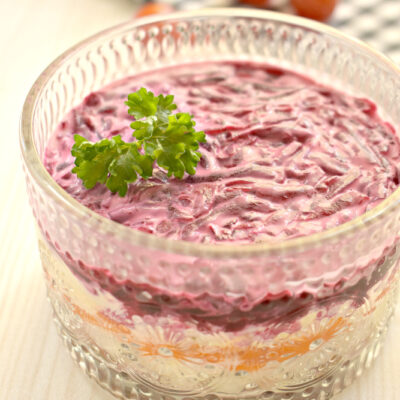Слоеный салат «Селёдка под шубой» без картошки - рецепт с фото
