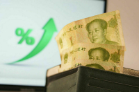 Курс юаня на Мосбирже растет более чем на 5%