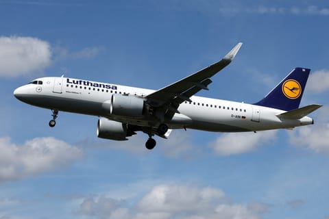 Lufthansa wins EU approval for its Italian airline deal