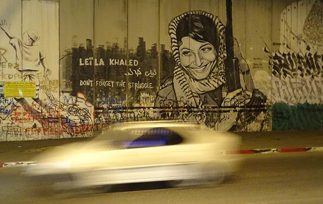 Националисты, исламисты и анонимные художники: что из себя представляют Сектор Газа и Западный берег реки Иордан?