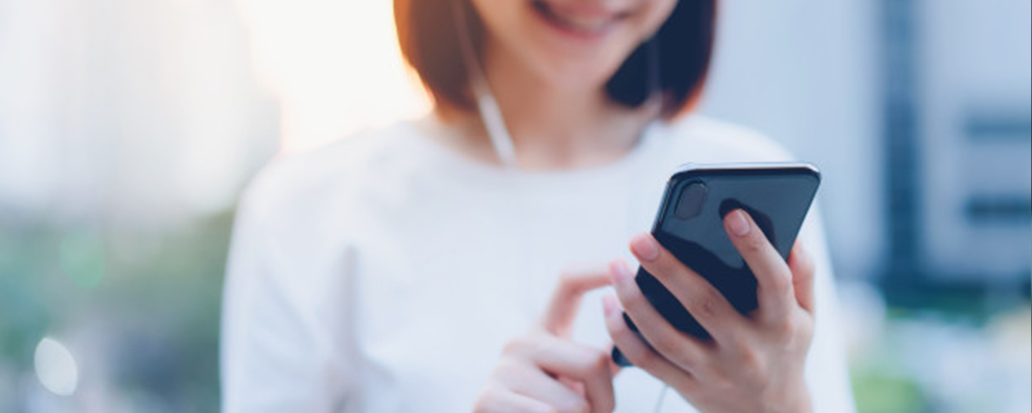 Smiling woman holding a cell phone