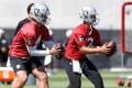 Raiders mailbag: Who has early edge in QB competition?