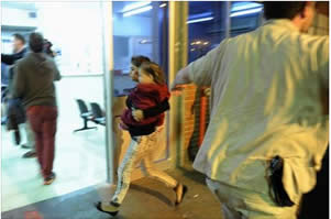 Residents of Ashqelon running for cover as red alert sirens are sounded (Facebook page of the communities bordering on the Gaza Strip, November 10, 2012). 